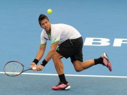 El español Fernando Verdasco devuelve la bola al alemán Benjamin Becker. EFE  /