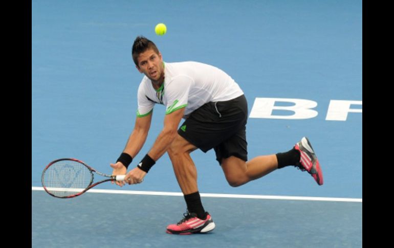 El español Fernando Verdasco devuelve la bola al alemán Benjamin Becker. EFE  /