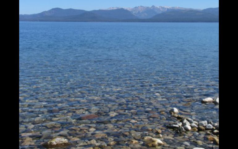 Apareció una amplia franja de aguas más claras en el lago Nahuel Huapi. ESPECIAL  /