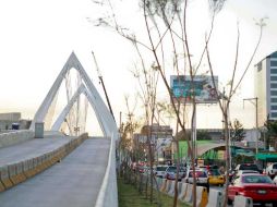 El Puente Matute Remus se ubica en Calzada Lázaro Cárdenas en su cruce con López Mateos.  E. PACHECO  /