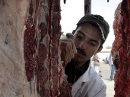 El Ayuntamiento tapatío contempla instalar equipo de video-vigilancia para erradicar el robo de carne en el rastro. ARCHIVO  /