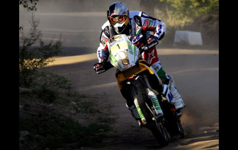 El piloto de motos español Marc Coma alcanzó el liderato del Dakar 2011. REUTERS  /