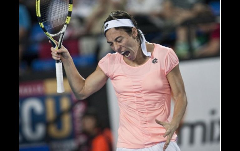 La tenista italiana Francesca Schiavone se lamenta después de perder ante la estadounidense Bethanie Mattek-Sands. EFE  /