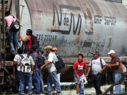 Los migrantes centroamericanos que usan los caminos de México representan una ''minita'' para la delincuencia organizada. EL UNIVERSAL  /