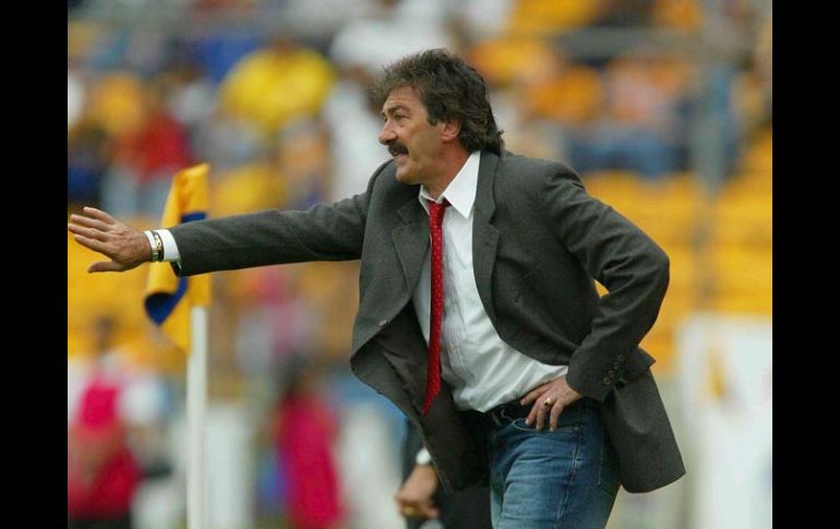 Ricardo La Volpe definió los 21 futbolistas que disputarán la UNCAF. MEXSPORT  /