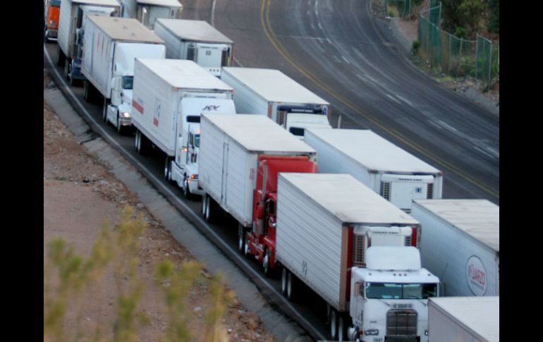 Actualmente, grandes camiones de México deben descargar sus bienes cerca de la frontera con EU. EL UNIVERSAL  /