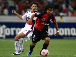 Michael Ortega conduce el balón durante un partido de Atlas contra Atlante. MEXSPORT  /