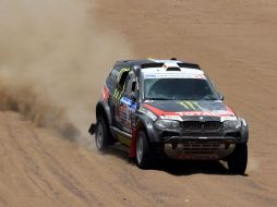 El piloto francés Stéphane Peterhansel al llegar a Iquique, Chile, durante el especial de la quinta etapa del Rally Dakar 2011. EFE  /