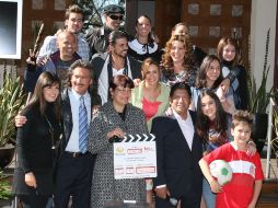 El elenco de Una familia con suerte comenzó las grabaciones, con miras a su estreno el próximo mes de febrero. EL UNIVERSAL  /