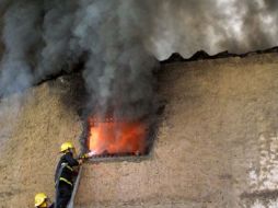 Elementos del Cuerpo de Bomberos sofocaron el incendio. ARCHIVO  /