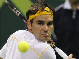 El tenista suizo Roger Federer se podía enfrentar en la final del Torneo de Qatar ante Nadal. AP  /