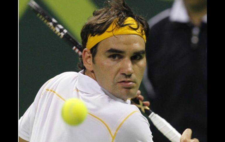 El tenista suizo Roger Federer se podía enfrentar en la final del Torneo de Qatar ante Nadal. AP  /