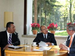 Calderón, durante la reunión con el gobernador de Tamaulipas, Egidio Torre Cantú  y  Francisco Blake Mora. NTX  /