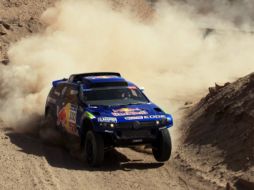 El piloto español Carlos Sainz se adjudicó la sexta etapa del Rally de Dakar 2011. EFE  /