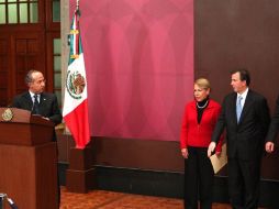 El Presidente Felipe Calderón; Georgina Kessel, quien encabezará el Banco Nacional de Obras. EL UNIVERSAL  /