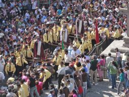 Varios miles de creyentes acudieron a la procesión de los Reyes Magos en Cajititlán. S NUÑEZ  /