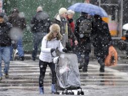 Escocia sufre un invierno de grandes nevadas, que ha obligado el cierre de sus aeropuertos. EFE  /