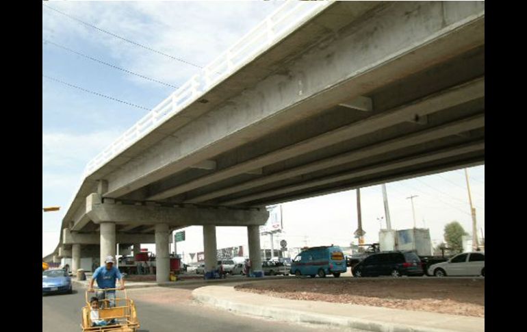 Los puentes están diseñados para resistir posibles contingencias futuras. ARCHIVO  /