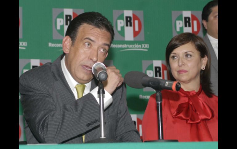 Moreira, entregó  la solicitud de registro de la fórmula que conforma con Cristina Díaz. NTX  /