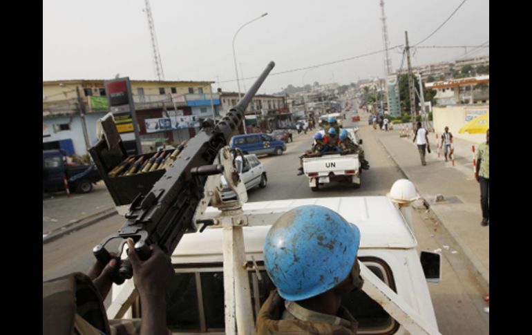 Tropas de las Naciones de la patrulla de Nigeria circulando por las calles. AP  /