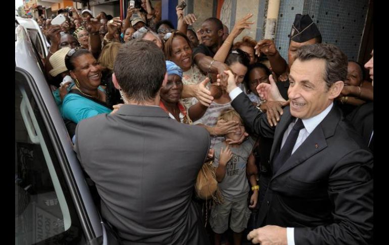 Nocolas Sarkozy, en la Isla Martinica, previo a la cita en Washington con Barack Obama. REUTERS  /