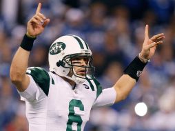 Mark Sánchez celebra un pase completo, en el partido de hoy, donde Jets avanza a la siguiente fase de los playoffs en la NFL. REUTERS  /