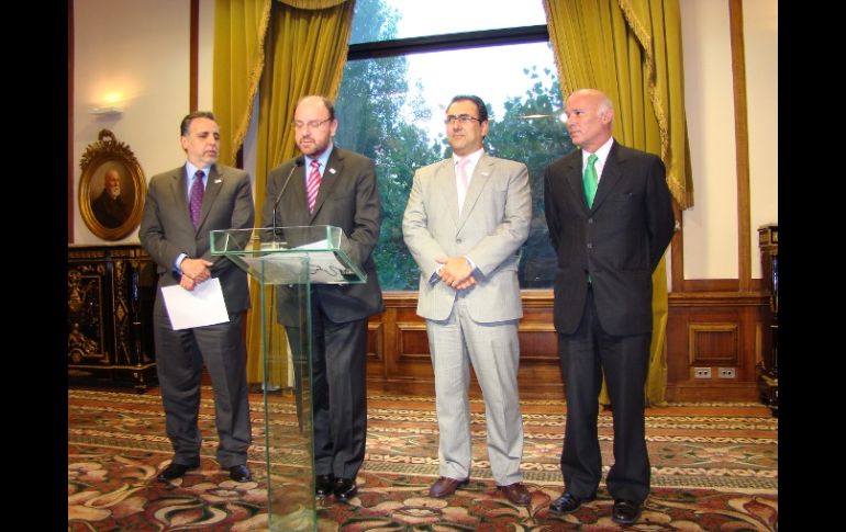 Representantes de los cuatro países: Ferrari (México), Moreno (Chile), Díaz Granados (Colombia) y Ferreyros (Perú). NTX  /