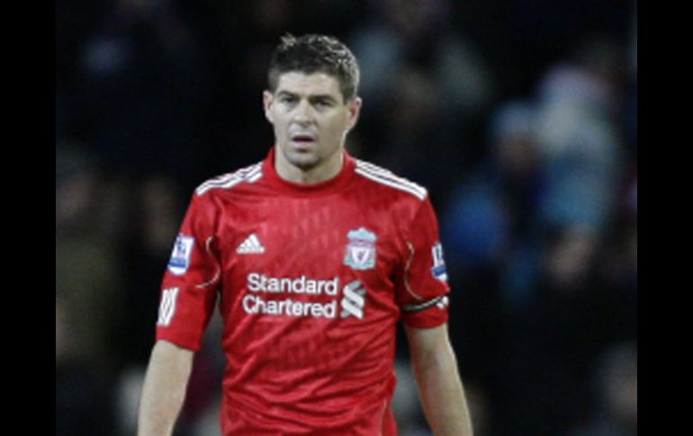 Steven Gerrard podría ser fichado por el Real Madrid. AP  /