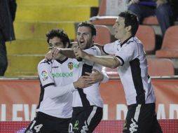 Juan Mata le dio el triunfo al Valencia con un gol. AP  /