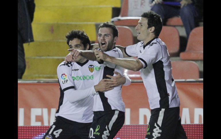 Juan Mata le dio el triunfo al Valencia con un gol. AP  /