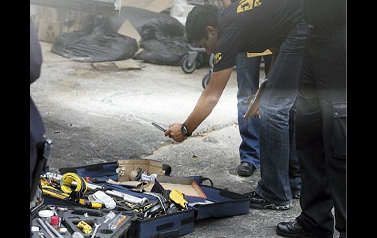 Policías investigan la escena del crimen. EFE  /