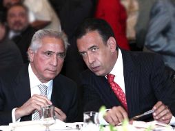 Joel Ayala Almeida, secretario general de la FSTSE, y Humberto Moreira, presidente electo del PRI, hoy durante una comida. EL UNIVERSAL  /