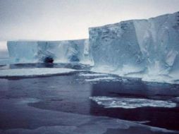 Los efectos acutuales en los mares son ''La punta del iceberg''.EFE  /