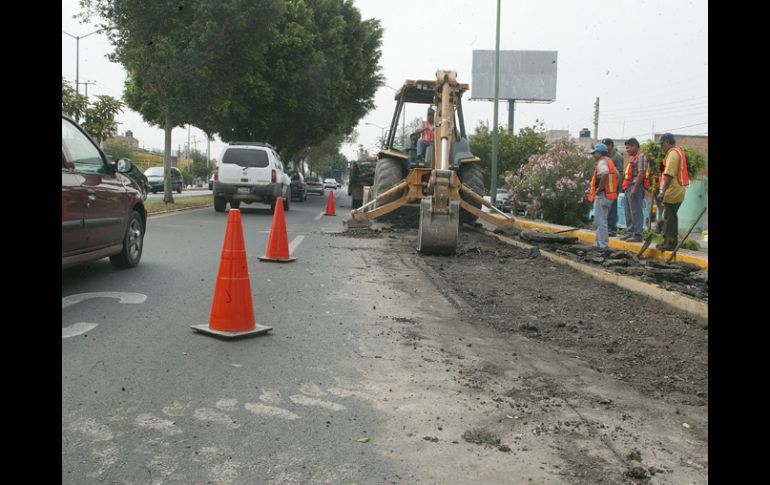 La autoridad municipal realiza trabajos de pavimentación con asfalto en varios puntos de la ciudad.  ARCHIVO  /