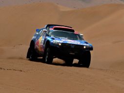 Nasser Al-Attiyah, abordo de su automovil, durante la octava fecha del Rally Dakar Sudamericano. REUTERS  /