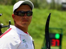 El arquero mexicano Juan René Serrano buscará la medalla en Londres 2012. MEXSPORT  /