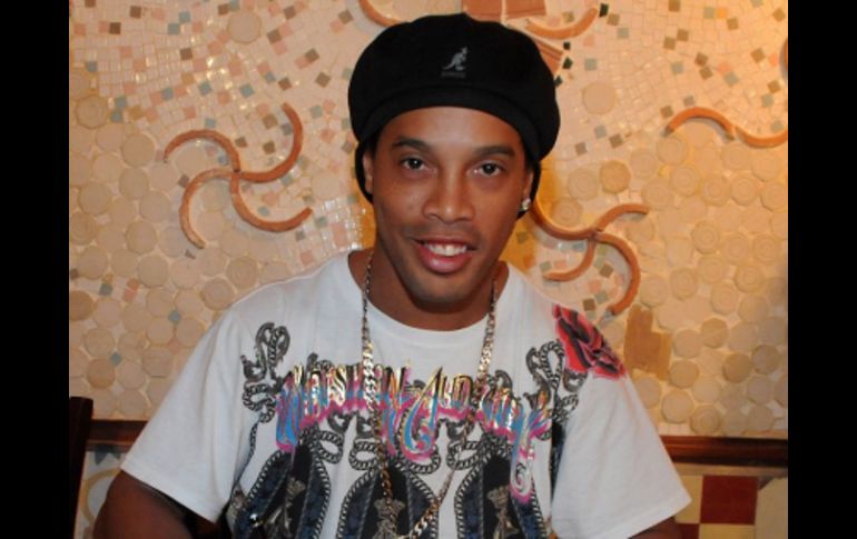 Ronaldinho espera que al regresar al futbol brasileño pueda jugar en el Mundial de 2014. AP  /