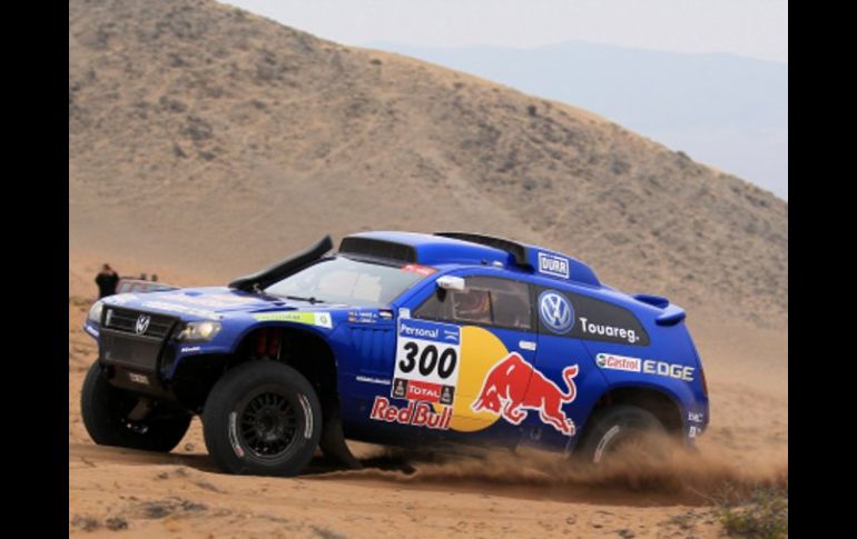 Carlos Sainz fue el más ràpido en la novena etapa del Rally Dakar 2011. EFE  /