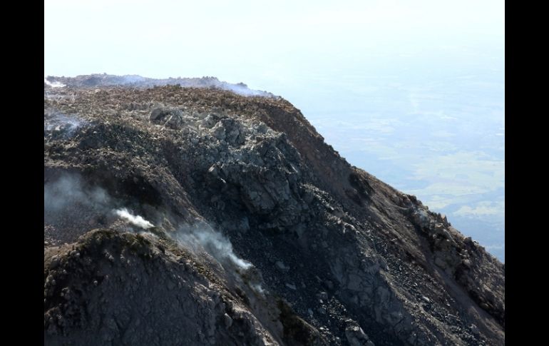 Vista aérea de los derrumbes del Volcán de Colima. ESPECIAL  /