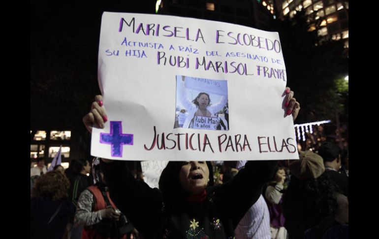 Personas protestaron en diciembre pasado por el asesinato de la activista Marisela Escobedo. EL UNIVERSAL ARCHIVO  /