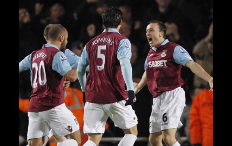 El West Ham dio un paso importante para llegar a la final de la Carling Cup.  /