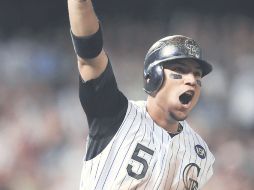 Carlos González ganó el Bat de Plata y Guante de Oro en la temporada 2010 de las Grandes Ligas. AP  /