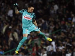 El portero del Monterrey festeja tras ganar el torneo Apertura 2010. ARCHIVO  /