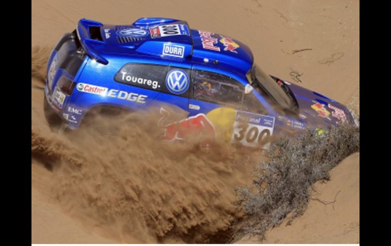 Carlos Sainz no tuvo el mejor resultado en la décima etapa del Rally Dakar 2011. AP  /