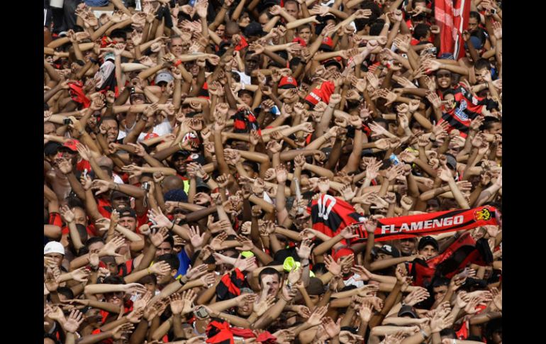 Alrededor de 20 mil personas se congregaron para darle la bienvenida al nuevo jugador. AP  /