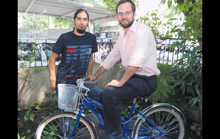 Gilgamesh Ángeles y Alberto Mejorada, integrantes de Al Teatro en Bici, anuncian varios cambios. E. BARRERA  /