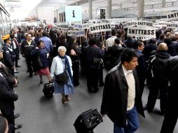 de tierra de Mexicana protestaron por el incumplimiento de las promesas laborales por parte de los nuevos dueños. EL UNIVERSAL  /