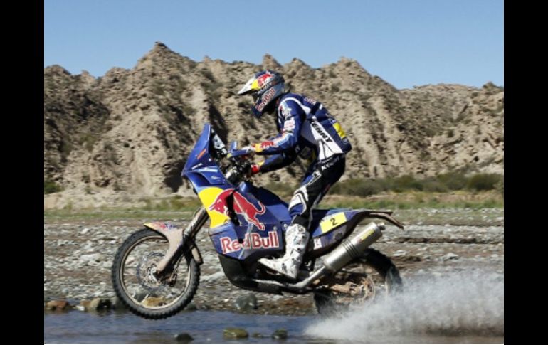 El motociclista francés Cyril Despres conduciendo su KTM. EFE  /