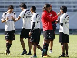 Los jugadores del Atlas se preparan para el duelo ante los Gallos Blancos. E.PACHECO  /