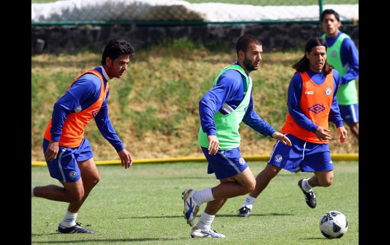 Jugadores del Cruz Azul entrenan para su partido ante el Atlante. MEXSPORT  /